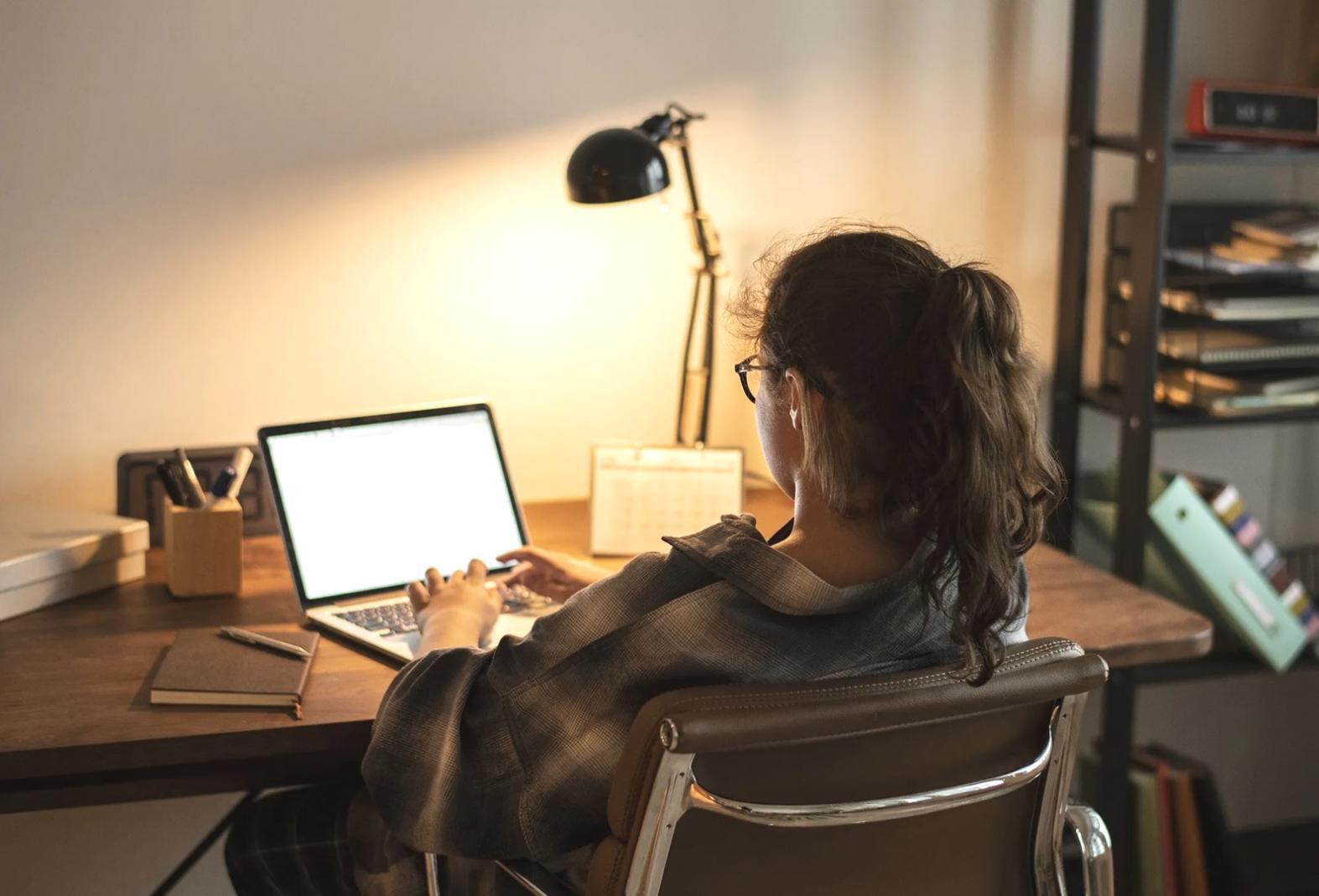 Geschäftsbesprechung zur Rentabilitätsanalyse mit Finanzunterlagen